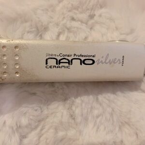 Jilbere Conair Pro Nano Silver Ceramic Flat Iron Straightener!